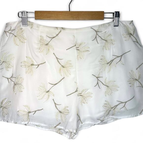 The Room Arc & Co NWT Women's Embroidered Chiffon Shorts L Cream Gold Floral - Picture 7 of 7